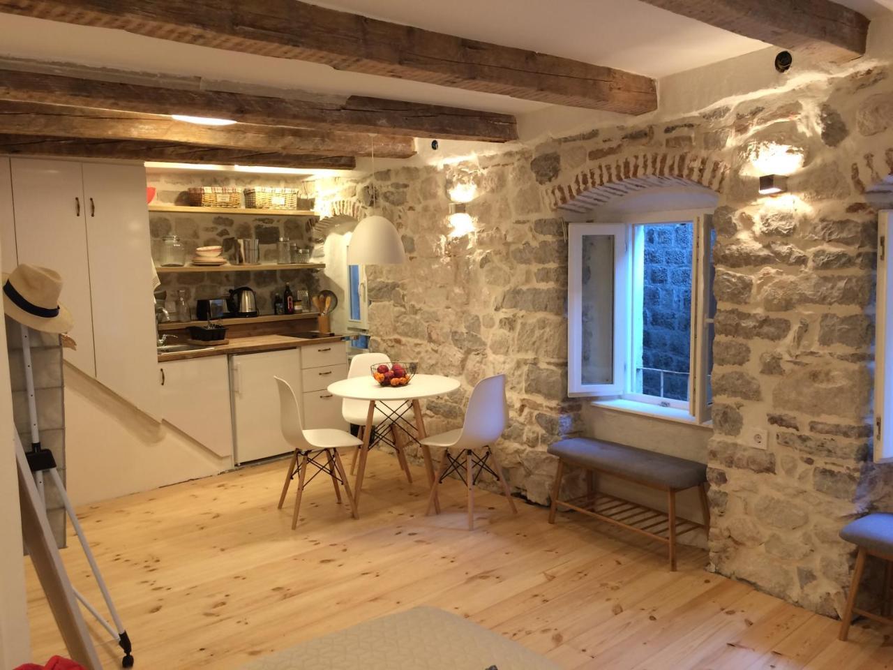 شقة Chic & Stylish With Seaview-Terrace - Kotor Indah المظهر الخارجي الصورة