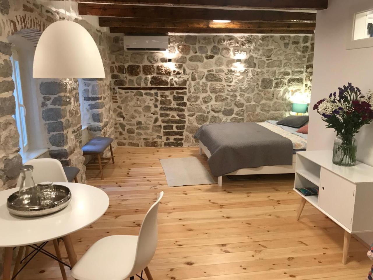 شقة Chic & Stylish With Seaview-Terrace - Kotor Indah المظهر الخارجي الصورة
